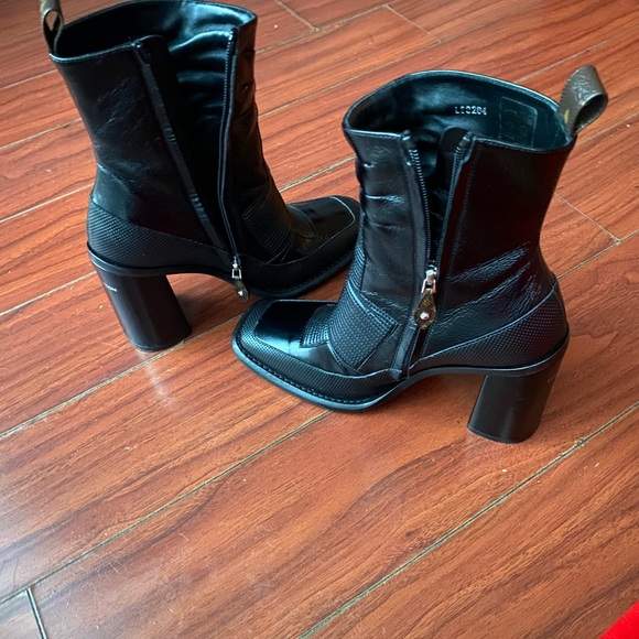 Louis Vuitton Black MoTo boots size 38 limited edition not available on LV - Picture 4 of 5